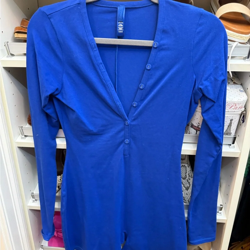 SKIMS Button Up Henley Onesie in Blue size medium EXCELLENT CONDITION - Picture 5 of 5